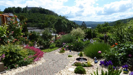 Ferienwohnung am Ederse, Blick auf Schloss Waldeck und Edersee